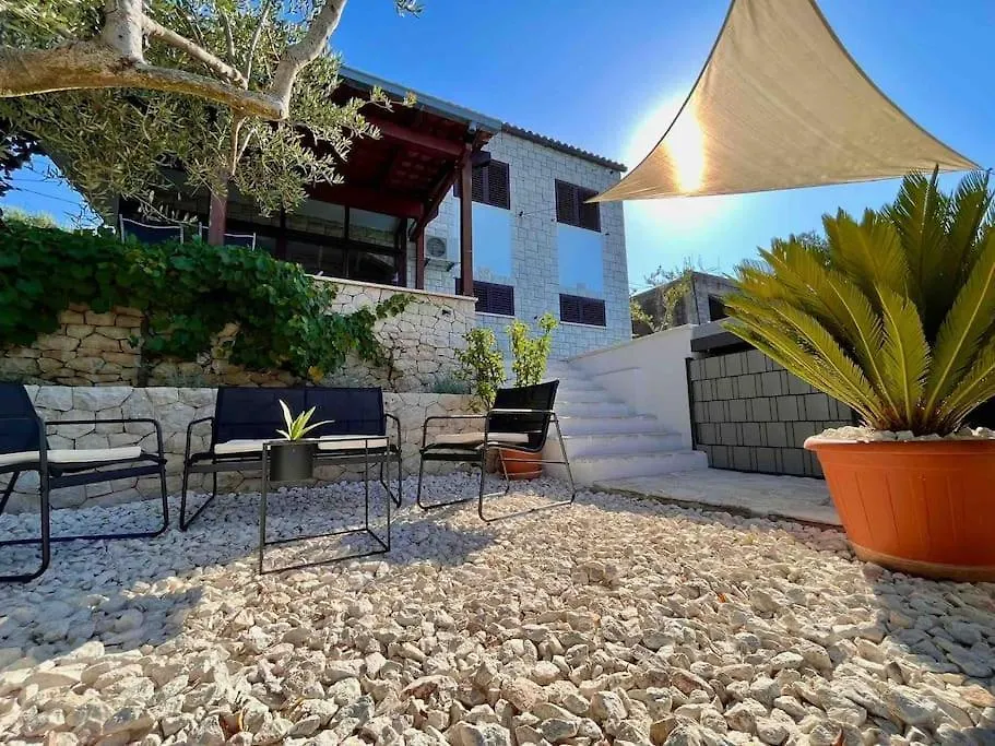 Beachfront Villa With Pool - Myway Trogir